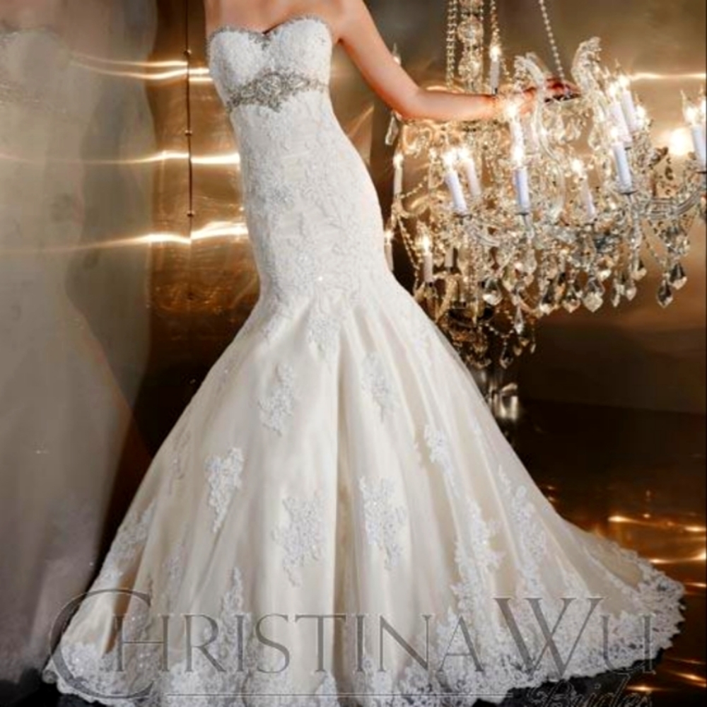 Wedding dress/bridal gown